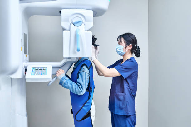 Best Emergency Tooth Extraction in Le Claire, IA